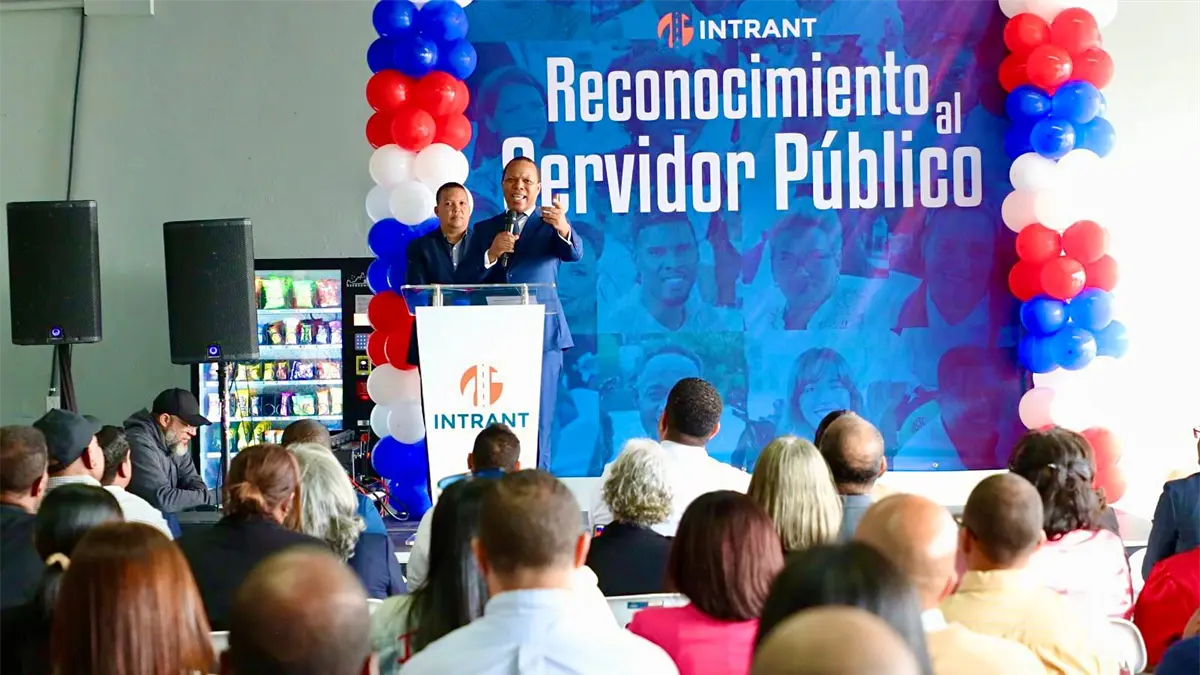 INTRANT reconoce a 56 servidores públicos por su trayectoria y vocación