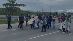 Residentes de Monte Adentro reclaman puente peatonal e iluminaci&oacute;n en la Circunvalaci&oacute;n de Santo Domingo