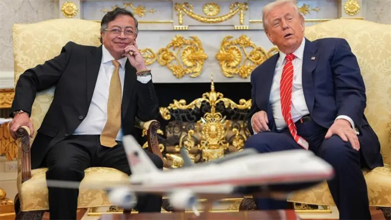 Trump dice a Petro en una tarjeta que fue un gran honor conocerlo y que ama a Colombia