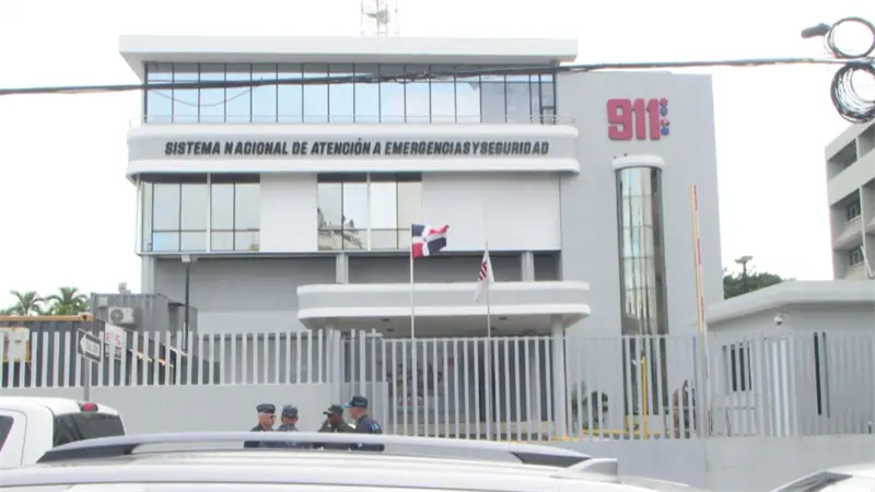 Incendio en sede del 9-1-1 deja seis empleados afectados por inhalaci&oacute;n de humo