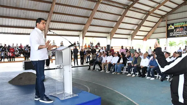 Kelvin Cruz inicia reparaci&oacute;n del Multiuso de Piedra Blanca con inversi&oacute;n de RD$ 21.4 millones