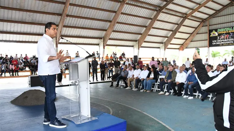 Kelvin Cruz inicia reparaci&oacute;n del Multiuso de Piedra Blanca con inversi&oacute;n de RD$ 21.4 millones