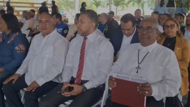 Ministro Kelvin Cruz anuncia inversi&oacute;n para remodelaci&oacute;n del bajo techo en Piedra Blanca