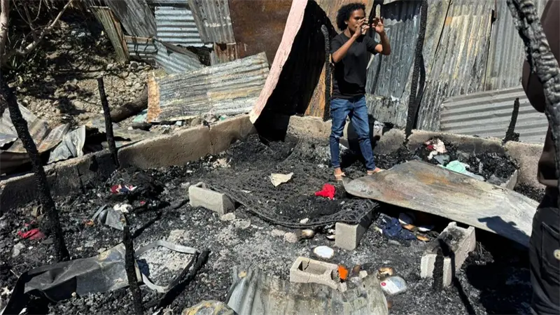 Investigan incendio en Ban&iacute; que dej&oacute; dos menores fallecidos