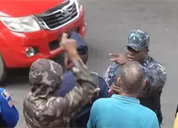 PN lanza bomba lacrim&oacute;gena durante protesta por falta de agua en Villa Mella