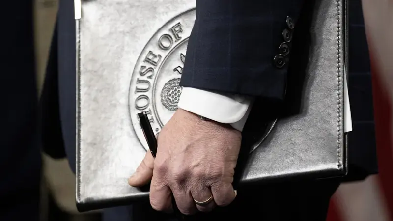 EE.UU. retira miles de documentos de Epstein tras divulgar informaci&oacute;n de v&iacute;ctimas