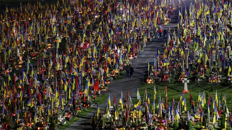 Zelenski cifra en 55,000 el n&uacute;mero oficial de soldados ucranianos muertos en esta guerra