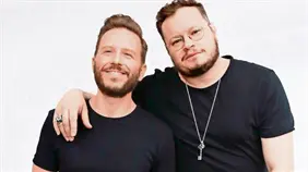 El d&uacute;o mexicano Sin Bandera: El mundo est&aacute; dise&ntilde;ado para que pierdas un poco de tu ser