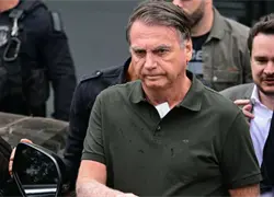 Bolsonaro vuelve a sufrir v&oacute;mitos y crisis de hipo en prisi&oacute;n, seg&uacute;n sus abogados