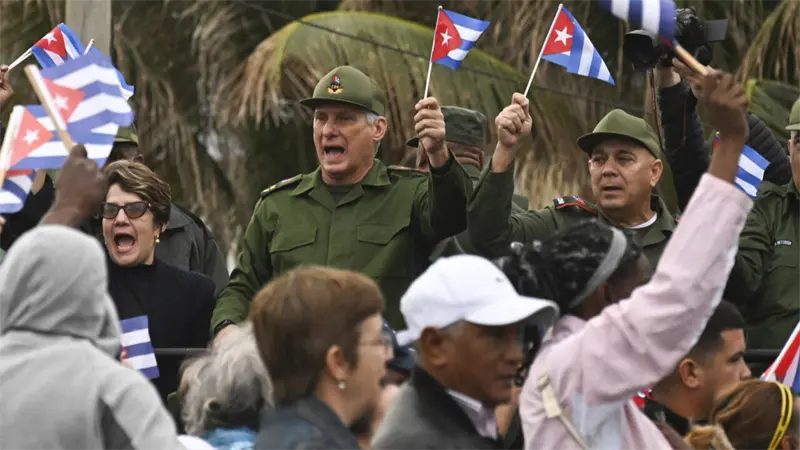 Cuba se abre al di&aacute;logo con EE.UU., pero anuncia planes de emergencia y de defensa