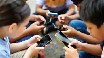 Siguen sum&aacute;ndose voces en Europa a la prohibici&oacute;n de que los menores accedan a las redes