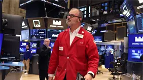 Wall Street cierra en rojo tras datos de empleo y ventas de acciones en sector tecnol&oacute;gico