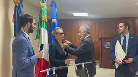 Embajador de Italia otorga distinci&oacute;n a Elisabetta Copetti en Las Terrenas