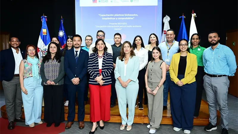 Intec capacita a especialistas del sector ambiental en identificaci&oacute;n de pl&aacute;sticos