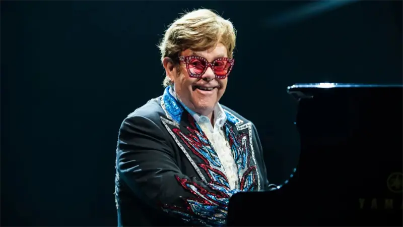 Elton John demanda Mail por revelar datos de su salud y nacimiento de su hijo