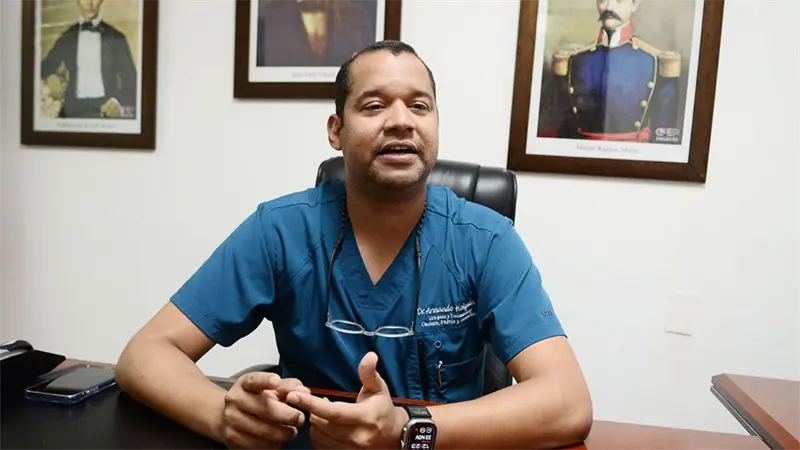 Landr&oacute;n remueve al director del Hospital Gautier en visita sorpresa