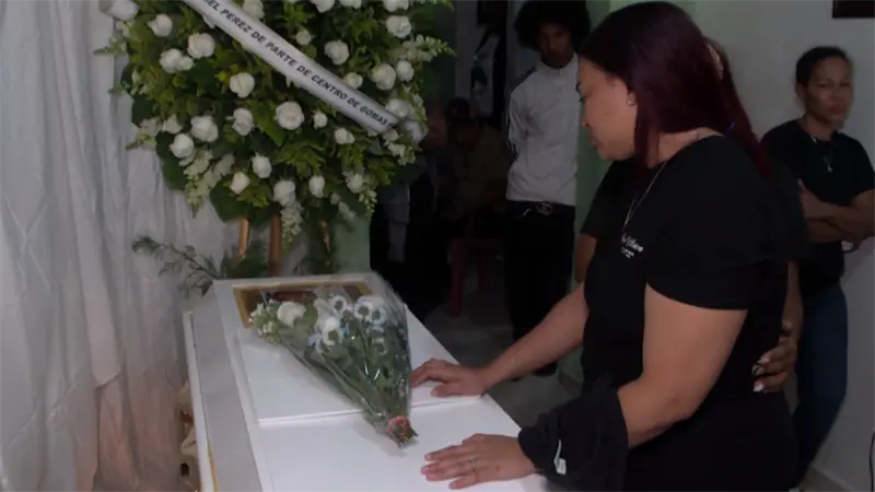 Velan restos de un joven  ultimado en un incidente 