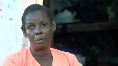 Entre la escasez y la resistencia: una madre lucha por alimentar y proteger a su familia