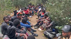 Miembros del Ej&eacute;rcito detienen a 66 indocumentados en Loma de Cabrera