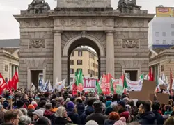 Unas 5,000 personas se manifiestan en Mil&aacute;n contra los Juegos Ol&iacute;mpicos de Invierno