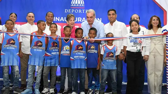 Presidente Abinader entrega dos polideportivos a Puerto Plata