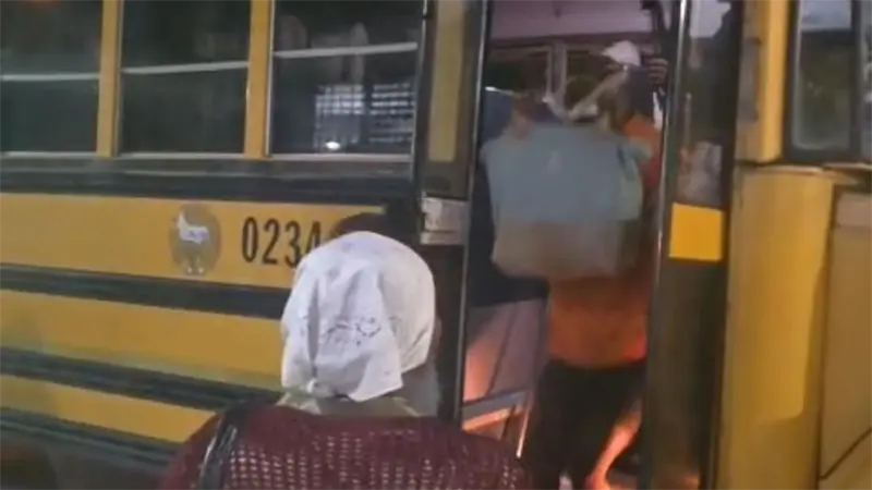 PN retiene conductores con nacionales haitianos en San Juan; ocupan drogas, motocicletas y armas blancas