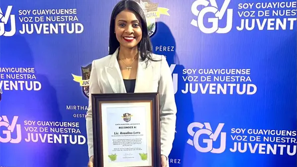 Periodista Rosalina Lora del Grupo SIN es reconocida por la Junta Municipal de La Gu&aacute;yiga en el D&iacute;a Nacional de la Juventud