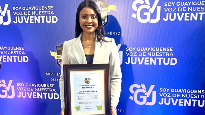 Periodista Rosalina Lora del Grupo SIN es reconocida por la Junta Municipal de La Gu&aacute;yiga en el D&iacute;a Nacional de la Juventud