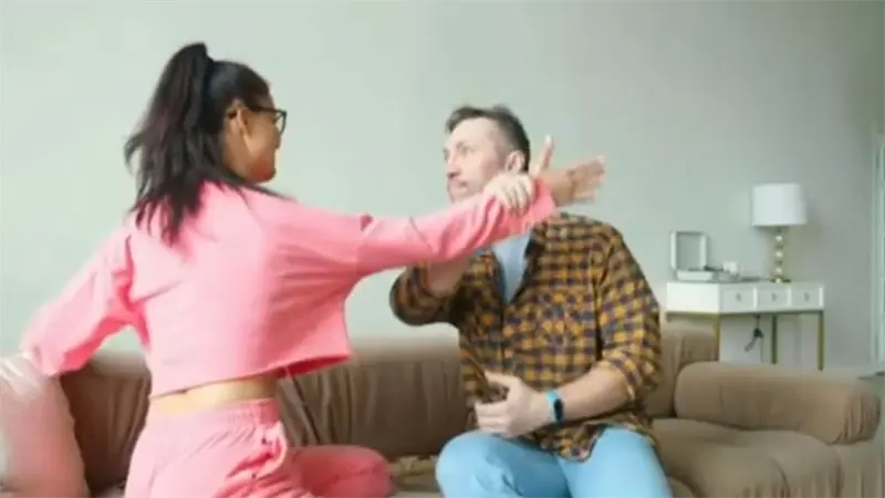 Celos desbordados pueden convertir una relaci&oacute;n en un espacio de violencia, advierte Luis Verg&eacute;s