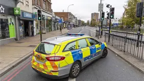 Joven de 13 a&ntilde;os arrestado tras apu&ntilde;alamiento de dos adolescentes en un colegio en Londres