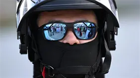 Jueza bloquea ley de California que proh&iacute;be a los agentes migratorios cubrirse el rostro