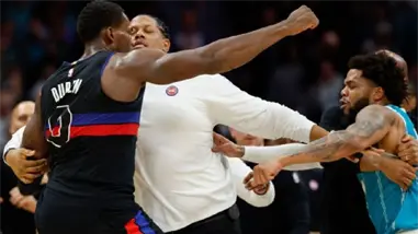 Tremenda pelea entre Pistons y Hornets en partido de la NBA deja cuatro jugadores expulsados