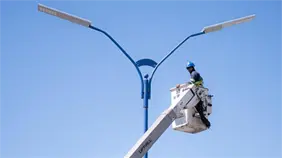 Refuerzan la iluminaci&oacute;n nocturna en la autopista Las Am&eacute;ricas