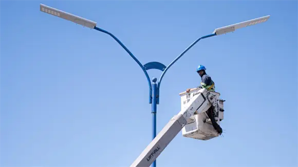 Refuerzan la iluminaci&oacute;n nocturna en la autopista Las Am&eacute;ricas