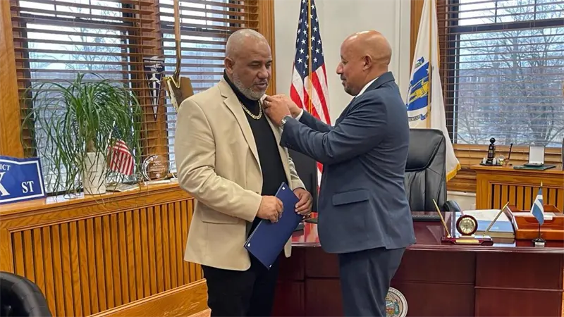 Reconocen a Fausto Cruz por su labor en el mundo cristiano