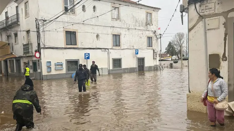 Cerca de 1,200 personas permanecen evacuadas en Portugal por los temporales