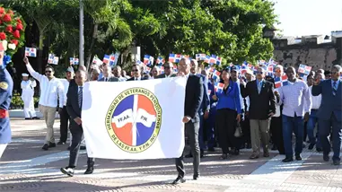 Hermandad de Veteranos realiza dep&oacute;sito de ofrenda floral en el Altar de la Patria
