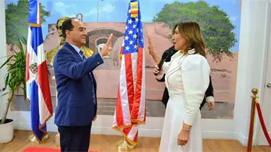 Consulado realiza despedida oficial de Geanilda V&aacute;squez y designa a Gilberto Minaya al frente de la sede