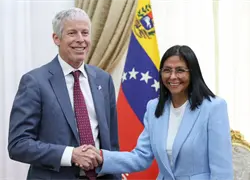 Delcy Rodr&iacute;guez recibe a Christopher Wright para revisar agenda energ&eacute;tica bilateral