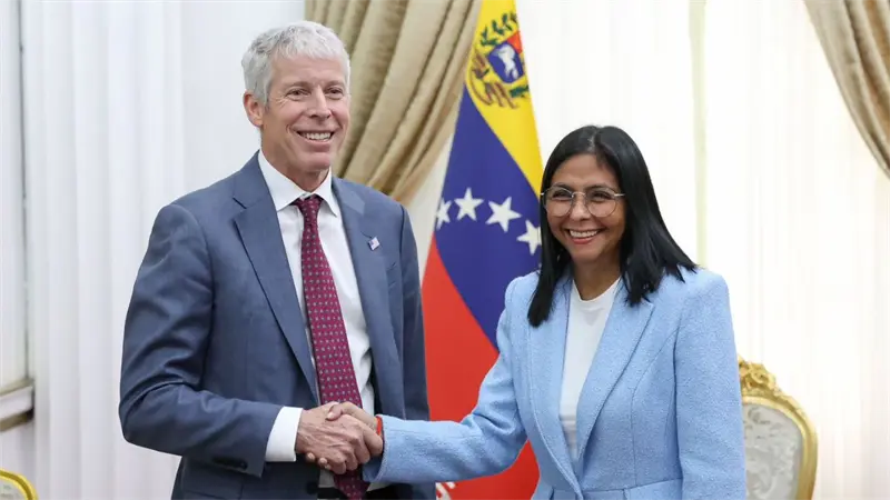 Delcy Rodr&iacute;guez recibe a Christopher Wright para revisar agenda energ&eacute;tica bilateral