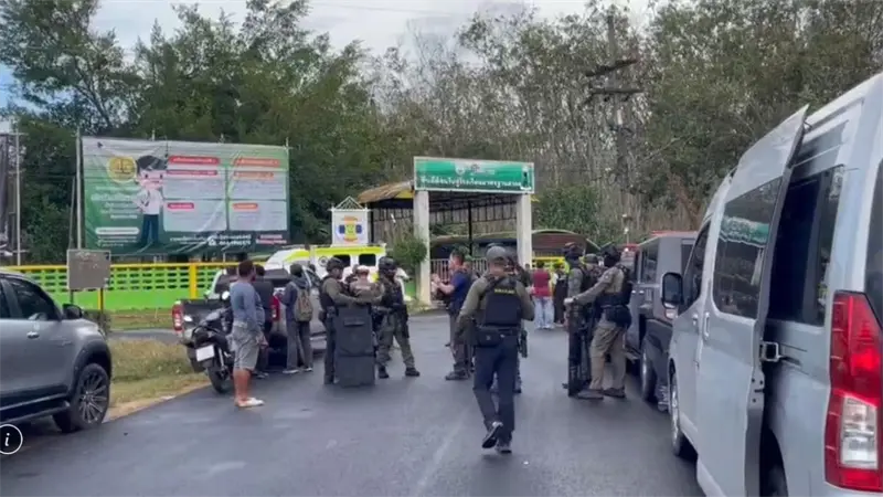 Un hombre irrumpe a tiros en escuela y mantiene como rehenes a estudiantes en Tailandia