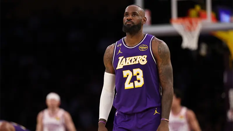 LeBron James, fuera de los premios de final de temporada de la NBA