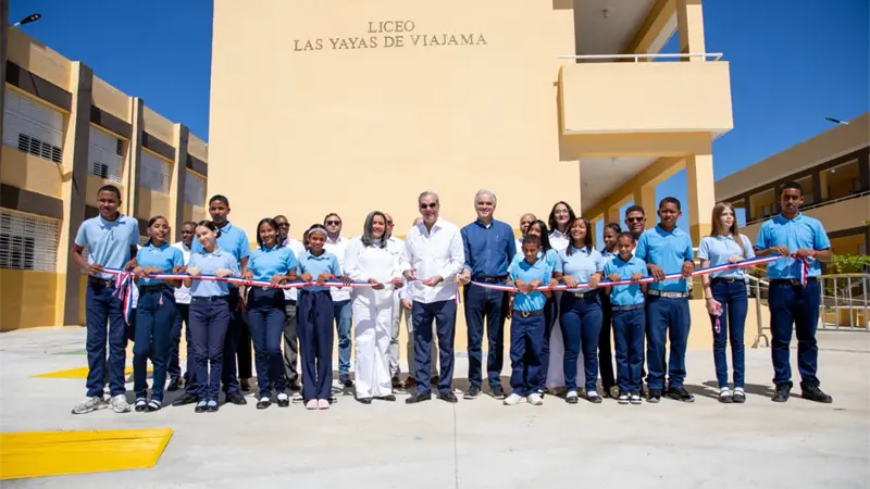 Presidente Abinader inaugura Liceo Las Yayas de Viajama en Azua con capacidad para m&aacute;s de 595 estudiantes