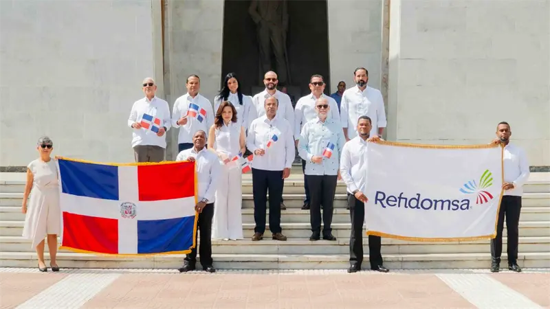 Refidomsa rinde honores a los Padres de la Patria