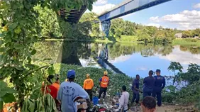 Buscan motorista que cay&oacute; al r&iacute;o Isabela tras accidente en Villa Mella