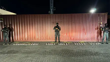 Ocupan 69 paquetes de presunta coca&iacute;na ocultos puerta pisos de un contenedor