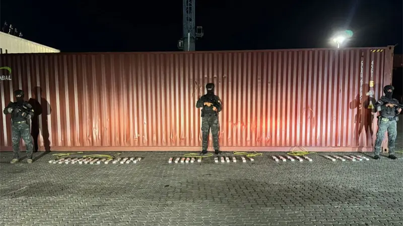 Ocupan 69 paquetes de presunta coca&iacute;na ocultos puerta pisos de un contenedor