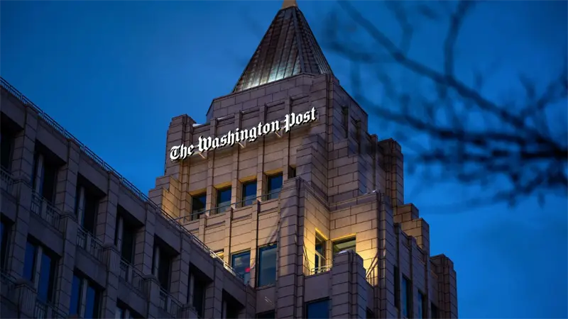 Dimite el director ejecutivo del Washington Post tras centenares de despidos