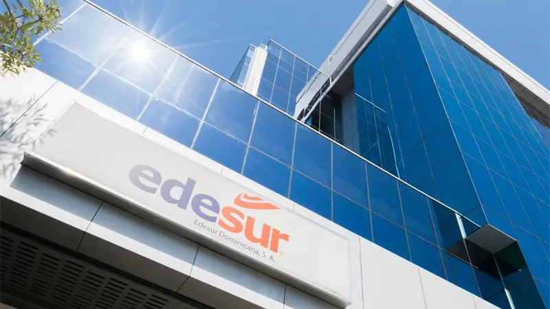 Edesur llama comunidades de Cambita en San Crist&oacute;bal a regularizar servicio el&eacute;ctrico