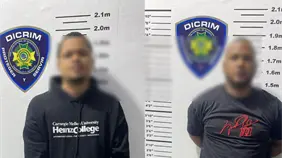 Arrestan hombres tras persecuci&oacute;n y enfrentamiento con patrulla policial en Santiago